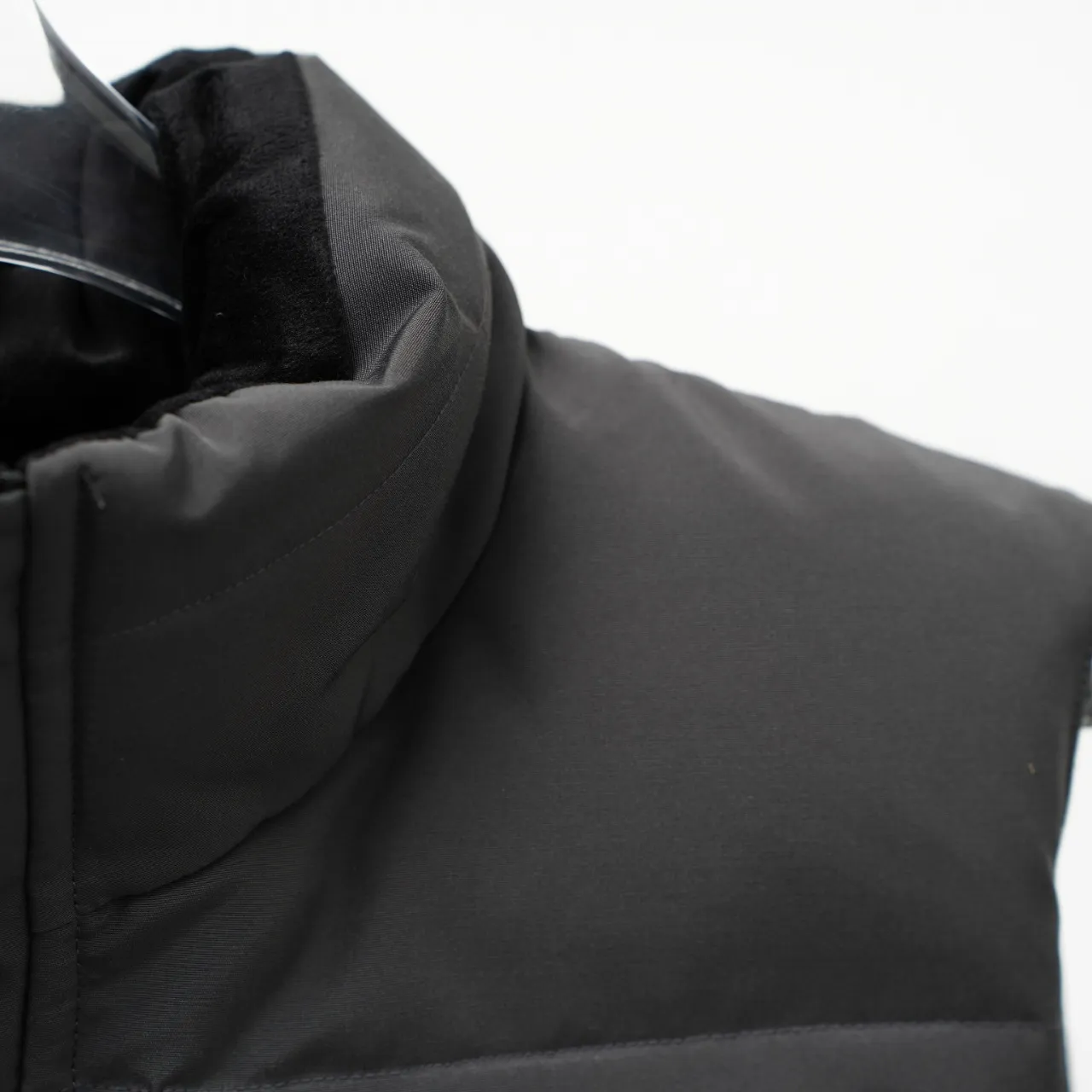 P340 CANADA GOOSE丨Canada Goose Slant Pocket Stand Collar Down Vest Color: Graphite Black Label Size: XS-XXL
